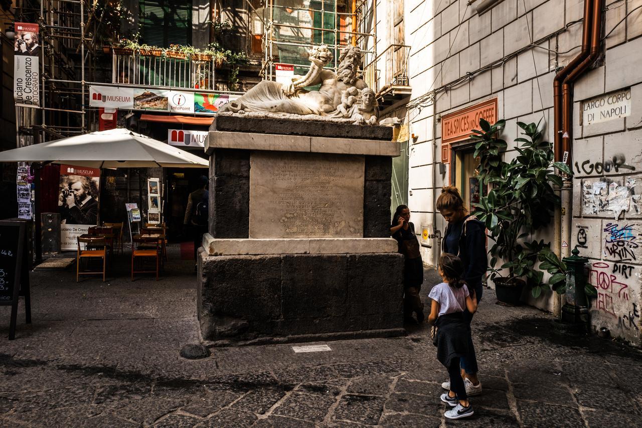 Art Suite Nel Cuore Di Napoli Exterior foto